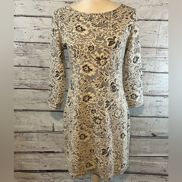 Xhilaration Dresses & Skirts - XHILARATION Dress Long Sleeve Bodycon Black & White Floral Design-Large